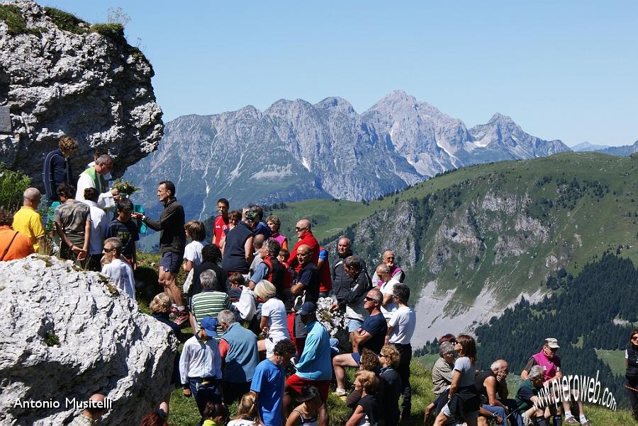 19 In fila per la S. Comunione.jpg